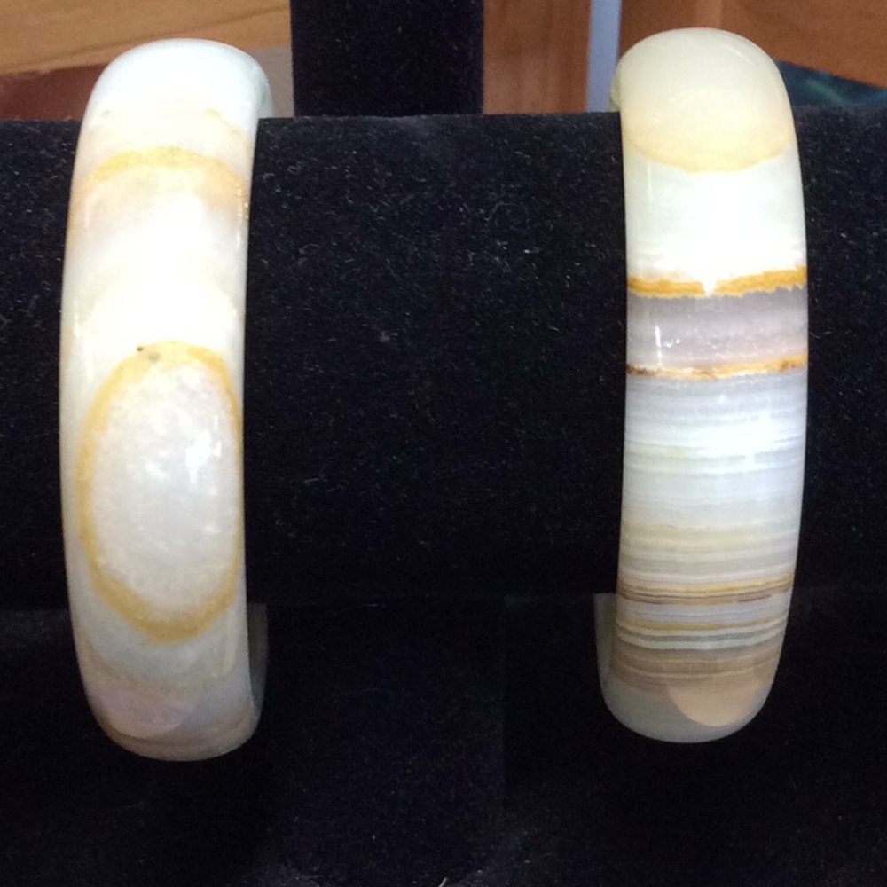 Cream Afghanistan Jade Bracelet NWOT CHOICE (1)